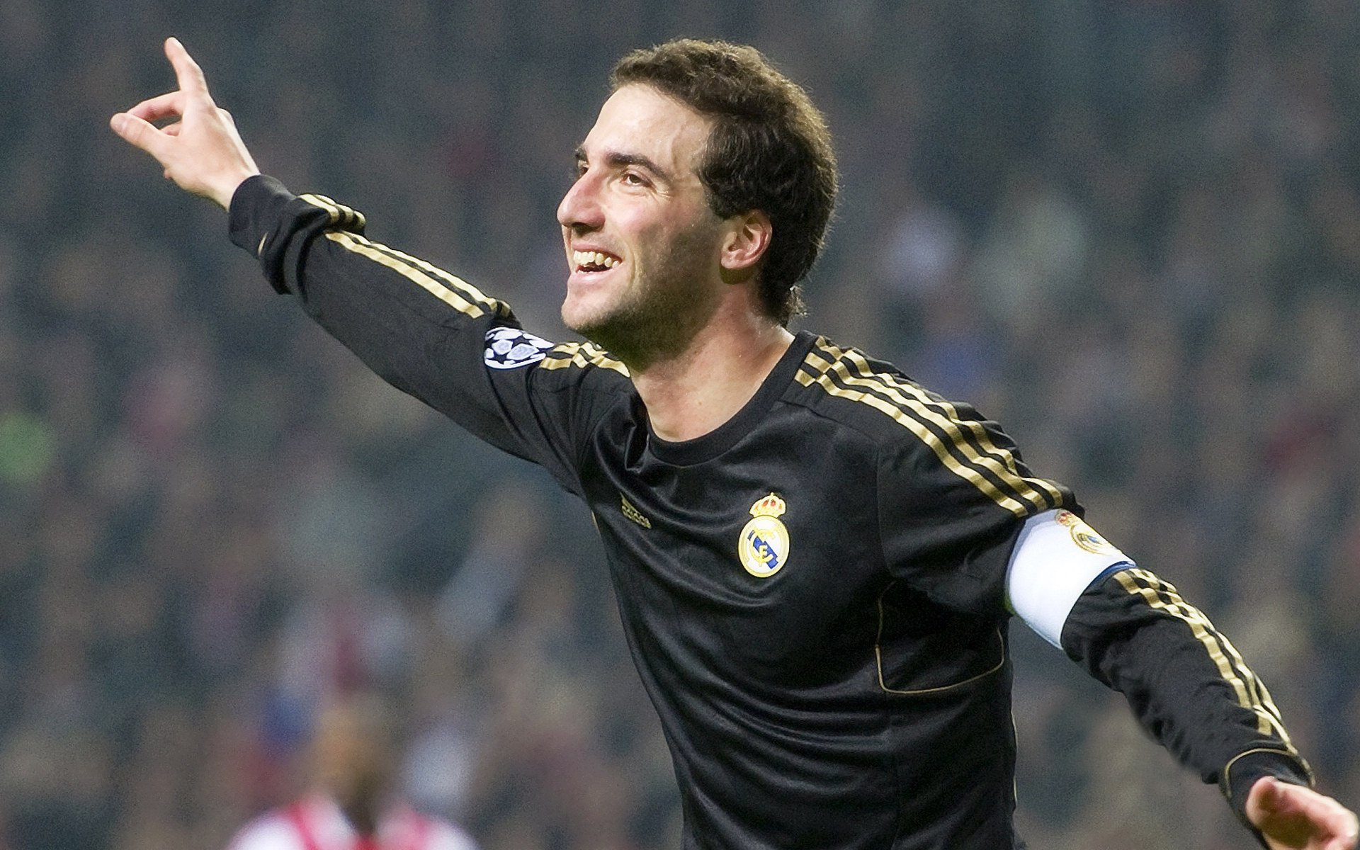 “法甲强队纷争不断,争夺冠军进入最后冲刺”,法甲冲突